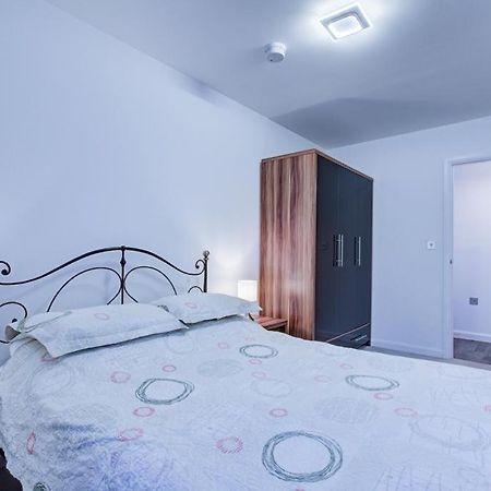 شقة Luxury 2 Bed Flat In A New Block In East Acton لندن المظهر الخارجي الصورة