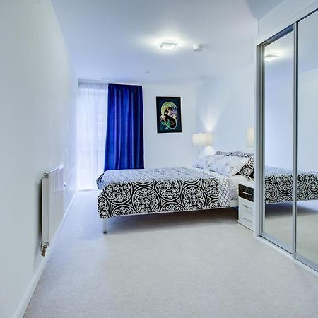 شقة Luxury 2 Bed Flat In A New Block In East Acton لندن المظهر الخارجي الصورة
