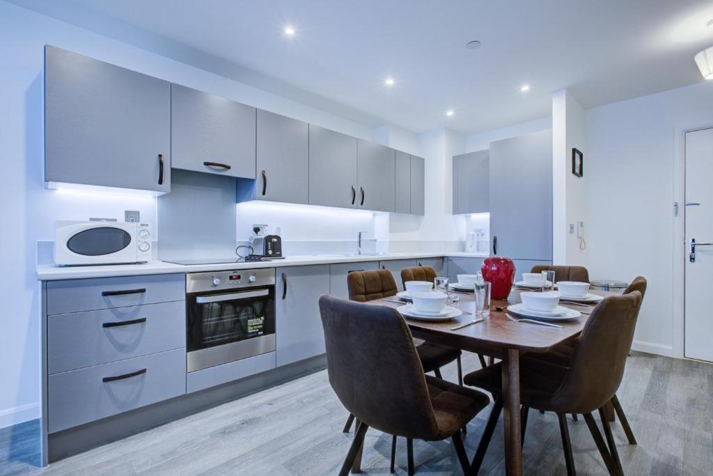 شقة Luxury 2 Bed Flat In A New Block In East Acton لندن المظهر الخارجي الصورة