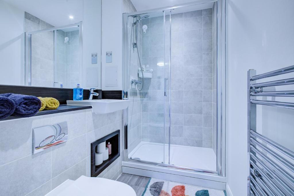 شقة Luxury 2 Bed Flat In A New Block In East Acton لندن المظهر الخارجي الصورة